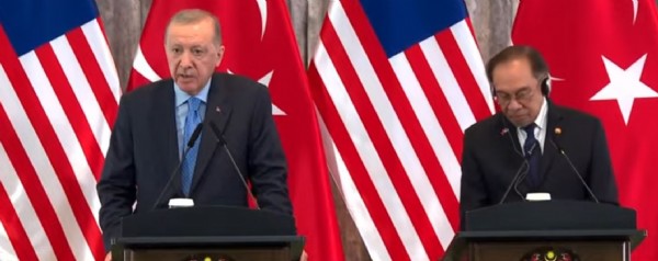 Cumhurbaşkanı Erdoğan'dan Malezya'da önemli açıklamalar: 11 anlaşma imzaladık
